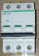 Wyłącznik automatyczny Schneider Electric C 32A używany z demontażu