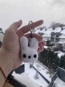 Miffy – ręcznie wykonany breloczek na szydełku