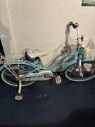 Rower dziecięcy 20” Score Flavi – z bocznymi kółkami i koszykiem