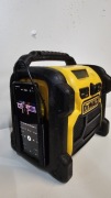 Radio DeWalt 12-21V FM,AM,AUX IN.