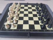 Szachy turystyczne magnetyczne Piatnik 14x14cm, figury Staunton G89