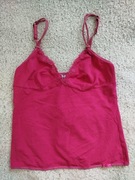 Różowy top z koronką na ramiączkach 