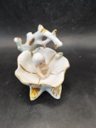 Porcelanowa figurka dziecka w wannie Capodimonte na pierścionki 