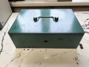 Stara kaseta metalowa kasetka na pieniądze PRL