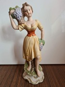 Kobieta z winogronem ładna figurka 