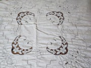 Ręcznie haftowany obrus śr.175