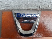 Dacia Sandero logo emblemat klapa tylna 908890024R