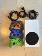 Konsola Xbox Series S 512gb 3 pady