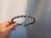 Elegancka opaska do włosów z koralikami