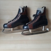 Vintage skórzane łyżwy hokejowe W.W.S.S Wrocław MeteoR r. 42 z 1977 roku