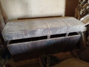 Skrzynia drewniana z okuciami do renowacji / kufer drewniany