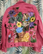 Kurtka jeans custom ręcznie malowana różowa 