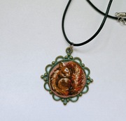 Wisiorek ręcznie wyszywany Wiewiórka 