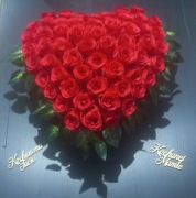 Kompozycja nagrobna serce z róż topper 