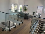 BALUSTRADA SZKLANA NA SPIGOTACH