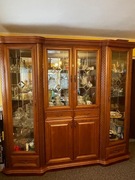 Zestaw mebli stylizowanych na antyczne