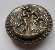 stara mosiężna broszka scena rodzajowa - Scesja