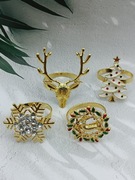 Zestaw 4 sztuk pierścienie obrączki na serwetę motyw świąteczny 