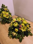 Stroik na grób, kompozycja na cmentarz wiązanka z wazonem, zestaw ST19k