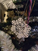 Ozdobny wiszący na choinkę śnieżynka 