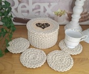 Komplet Jasne Beżowe podkładki (4 sztuk.) i koszyczek szydełkowe 