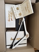 Białe pudełko na obrączki koperty 2 koszyczki ratunkowe wieszaki ślubne