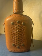 Piersiówka w naturalnej skórze