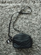 Torebka damska listonoszka czarna pikowana 