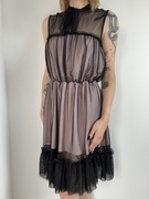 Elegancka sukienka z czarną tiulową warstwą rozm. M Mohito