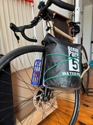 Mocowanie do widelca rowerowego na torby