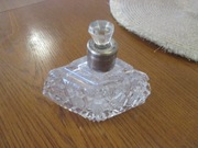 KRYSZTAŁOWY FLAKON NA PERFUMY 
