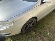 Błotnik lewy volkswagen Passat b6 kod lakieru LA7W do założenia w kolor