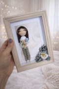 Laleczka z makramy w ramce dla nauczyciela personalizacja 