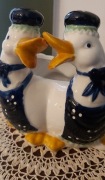 Ceramiczna doniczka z dwiema  gąskami z lat 70-tych PRL 