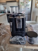 DeLonghi Rivelia - NOWY ekspres | 2 pojemniki na kawę | nieużywany