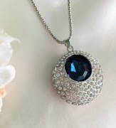 Naszyjnik z cyrkoniami-  Niebieski kryształ górski 