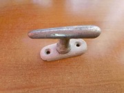 Klamka okienna aluminiowa jednoramienna metalowa stary typ