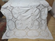 Ręcznie haftowany obrus z koronką 220x160