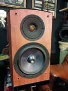 Kolumny podstawkowe monitory Jamo c803