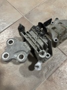 Chrysler Pacifica 2016-25 poduszka silnika lewa P68224742AB