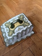 UROCZY POJEMNIK NA SER