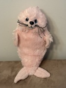 Maskotka Foka różowa Molly - 30 cm