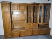 Duża klasyczna meblościanka z witrynami – dąb, stan dobry