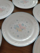 Komplet 8 szt uroczych talerzyków Country Basket wzór kwiaty