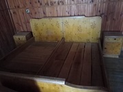 Łóżko PRL z dwiema szafkami nocnymi 