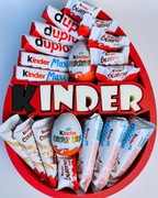 Prezent Mikołajkowy kinder słodki box paczka prezentów 