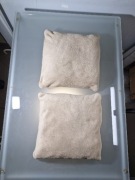 Zestaw Dwie Beżowe Bardzo Miękkie Poduszki Dekoracyjne 40x40