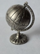 Srebrna figurka globus próba 800 waga 21 g