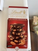 Czekolada Lindt Les Grandes Amandes Fleur de Sel. 