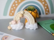 Zawieszka dekoracyjna z pomponami do pokoju dziecka handmade